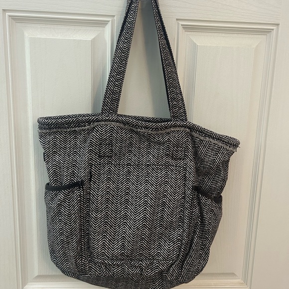 Thirty-One Black and White Chevron Tote - Picture 3 of 11
